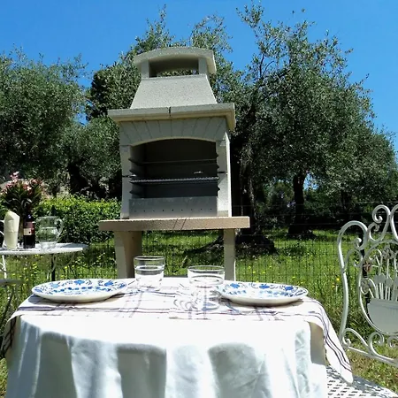 In Einem In Den Huegeln- Mit Garten Un By Interhome ペザロ