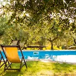 Lägenhet In Einem In Den Huegeln- Mit Garten Un By Interhome