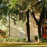 Apartament In Einem In Den Huegeln- Mit Garten Un By Interhome