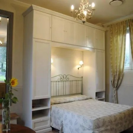 Appartamento In Einem In Den Huegeln- Mit Garten Und Pool By Interhome