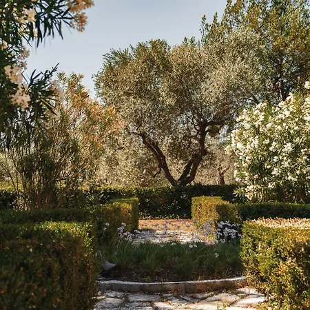 In Einem In Den Huegeln- Mit Garten Un By Interhome アパート