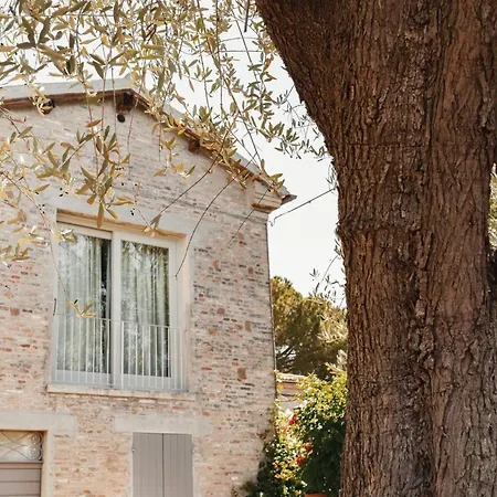 In Einem In Den Huegeln- Mit Garten Un By Interhome アパート *