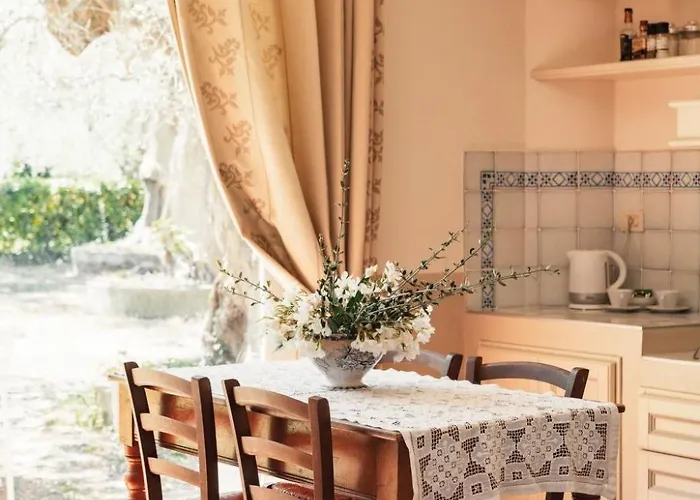 Appartamento In Einem In Den Huegeln- Mit Garten Und Pool By Interhome