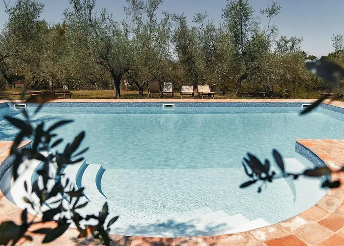 Appartamento In Einem In Den Huegeln- Mit Garten Und Pool By Interhome