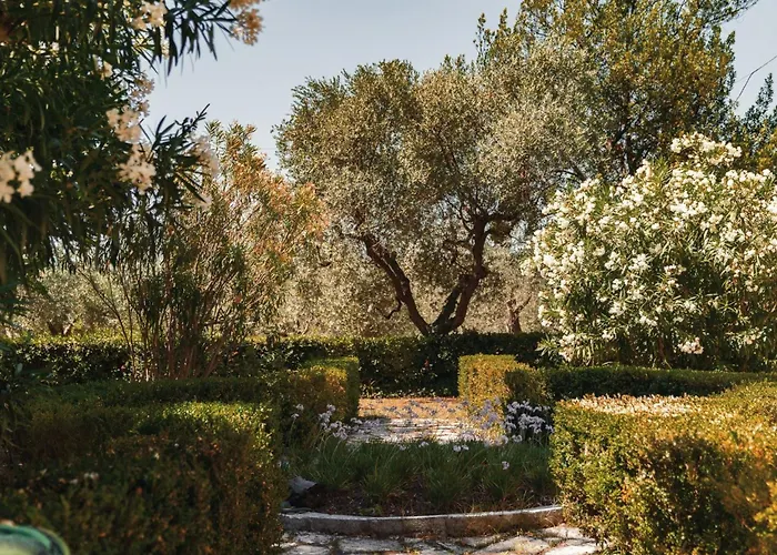 In Einem In Den Huegeln- Mit Garten Und Pool By Interhome Appartamento