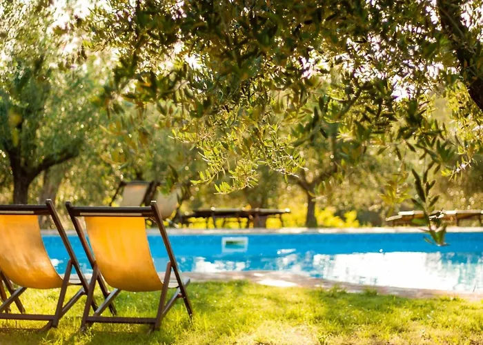 Appartamento In Einem In Den Huegeln- Mit Garten Und Pool By Interhome